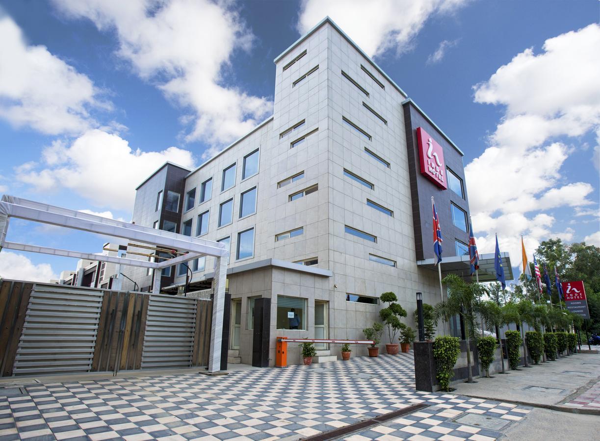 Inde Hotel Chattarpur ニューデリー エクステリア 写真