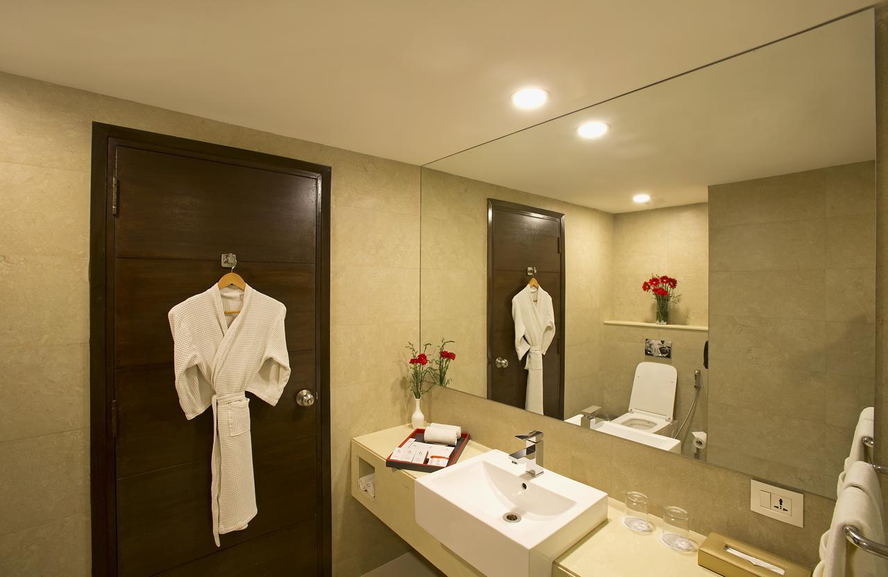 Inde Hotel Chattarpur ニューデリー エクステリア 写真