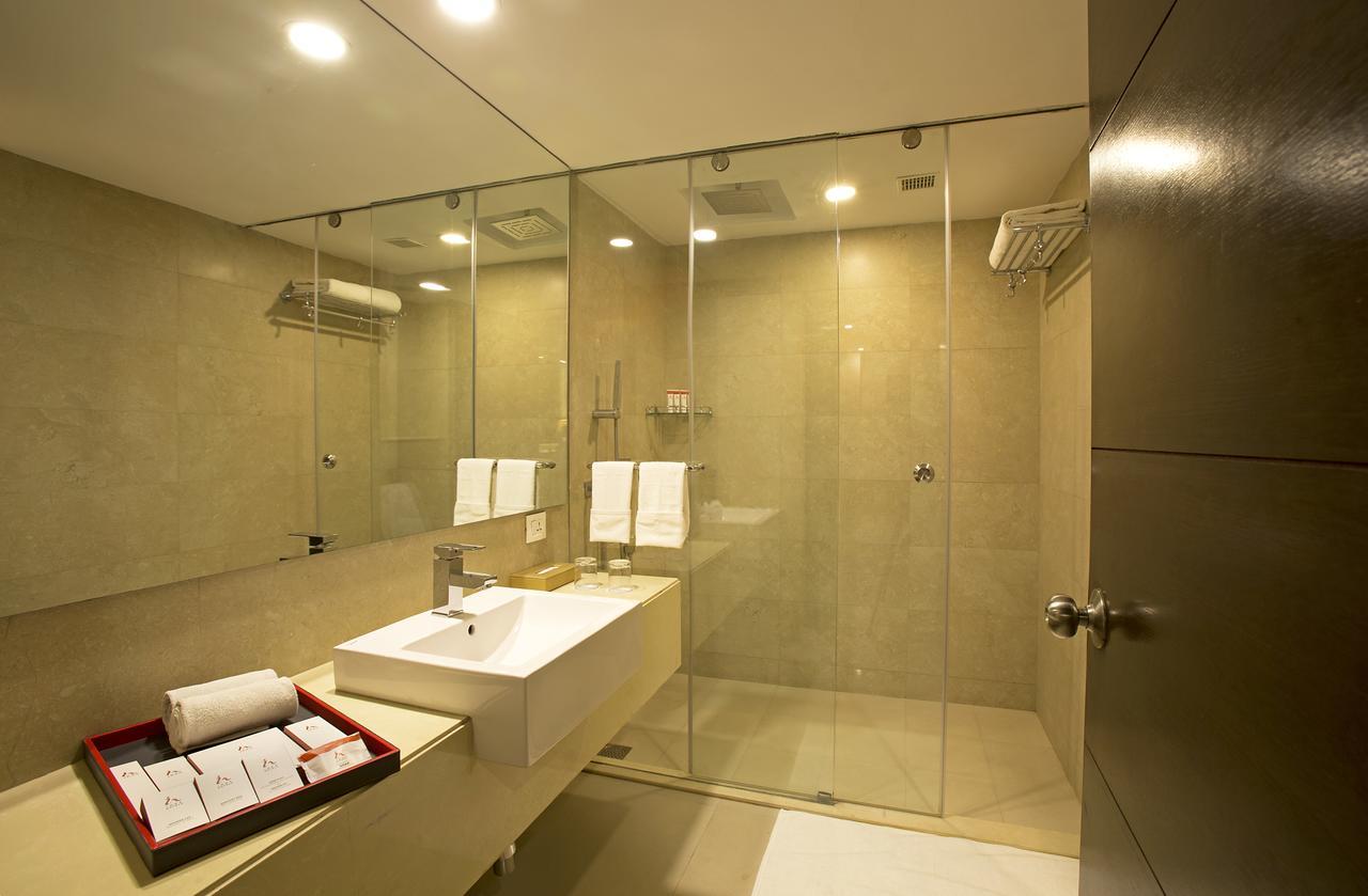 Inde Hotel Chattarpur ニューデリー エクステリア 写真